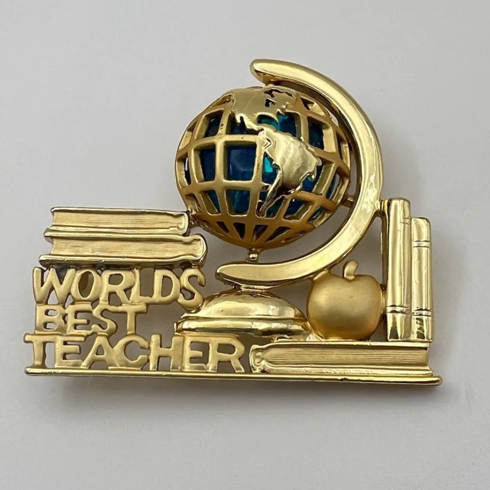 Beautiful Vintage Danecraft Globe Map Of “World’s Best Teacher” Goldtone Brooch.